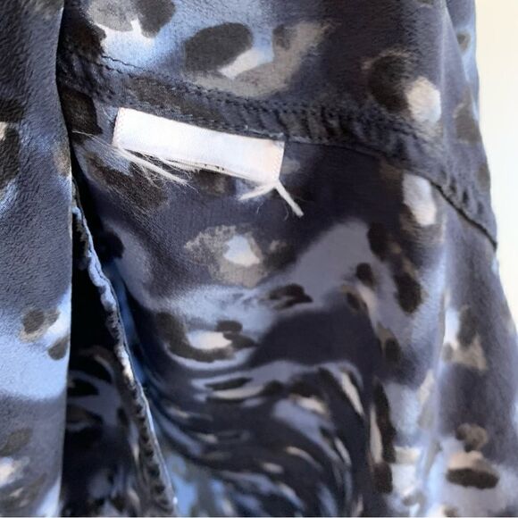 Equipment Melodie in Peacoat Blue Leopard Silk Button Down Shirt - Picture 5 of 5